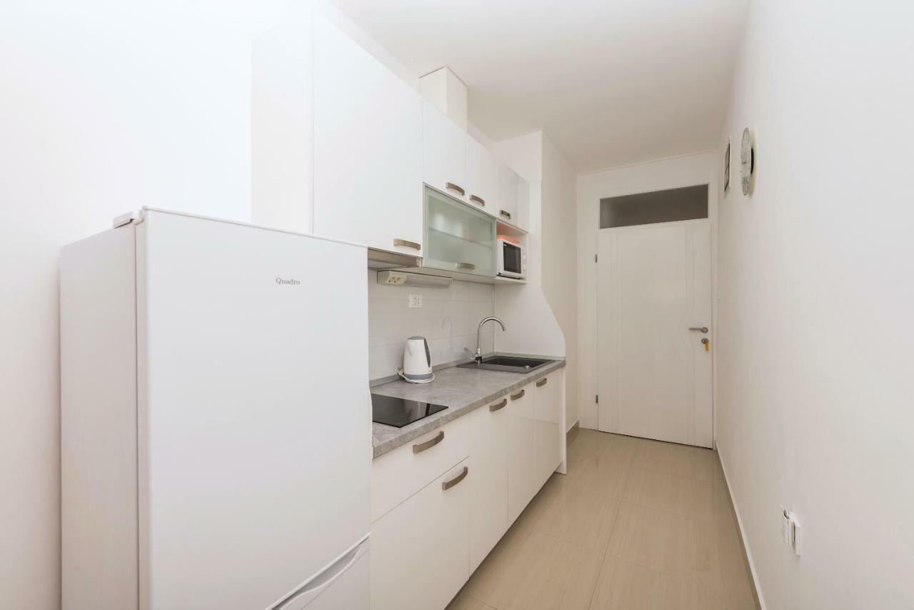 Apartmani Mona Макарска Экстерьер фото