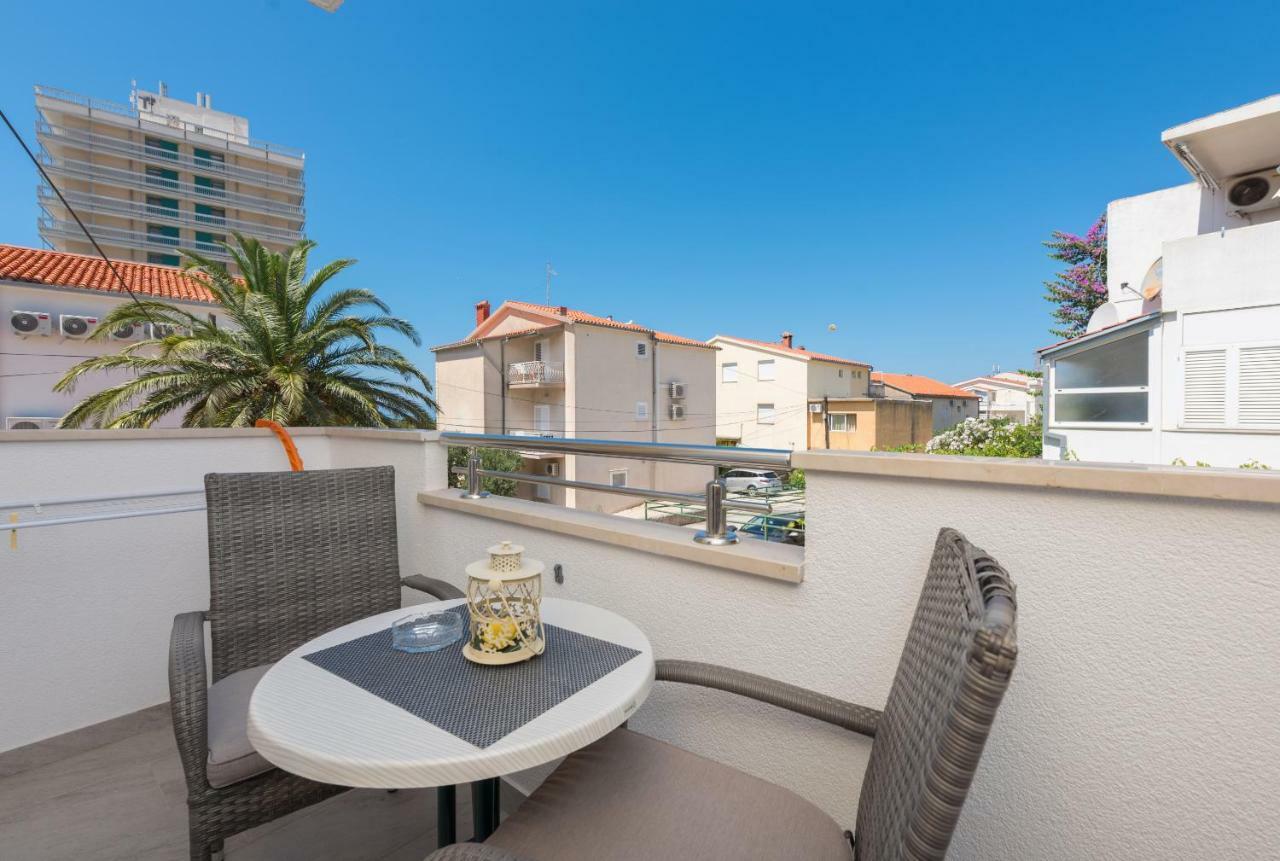 Apartmani Mona Макарска Экстерьер фото